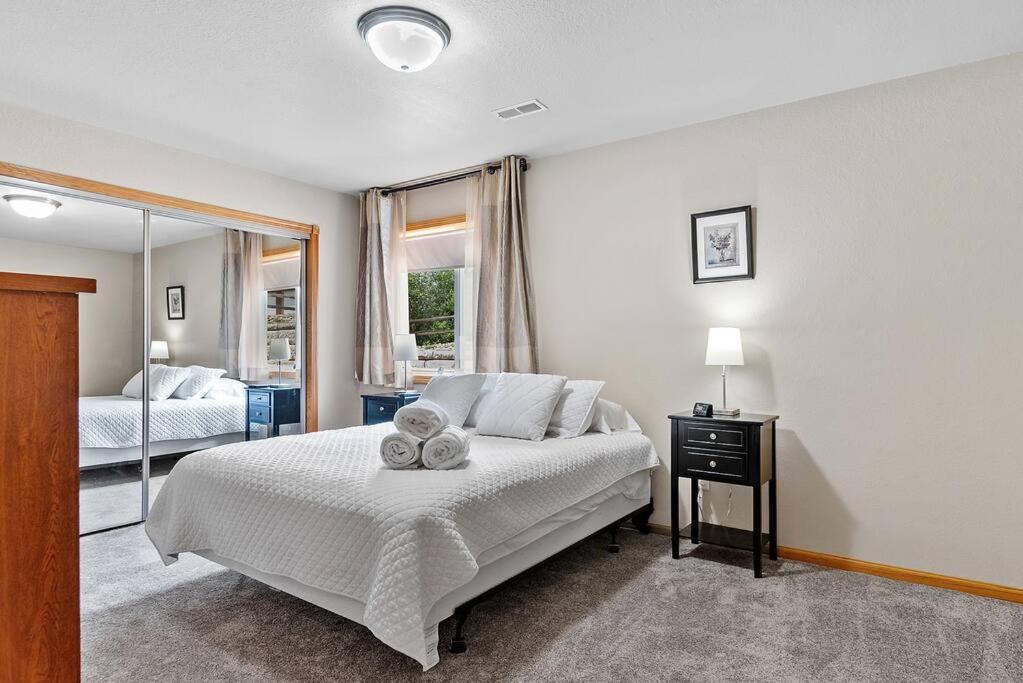 Villa Convenient Townhouse - Near Airport Rapid City Exterior foto